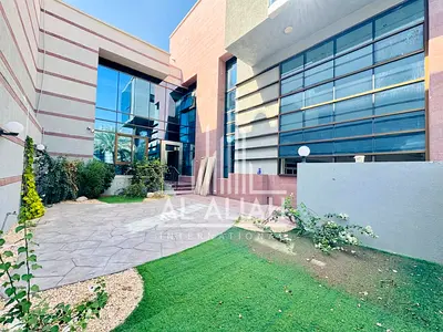 5 Bedroom Villa 2 Parking Front Yard Book Now