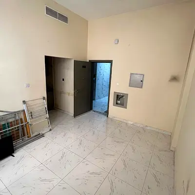 استديو للإيجار السنوي في الجرف 3 بعجمان بموقع استراتيجي مميز بجوار السوق الصيني، يضعك بالقرب من جميع الخدمات الأساسية مثل الأسواق والمطاعم