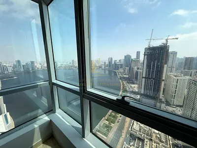 للبيع شقة 3 غرف وصالة في برج الدانة – إطلالة على بحيرة خالد