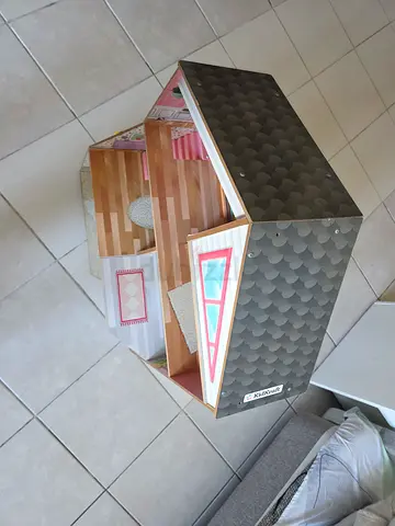 Wooden 2-Storey Dollhouse — Good condition