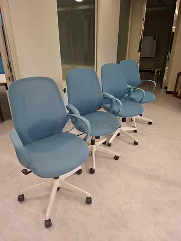 Set of 4 Light Blue Office Chairs with Armrests  Wheels