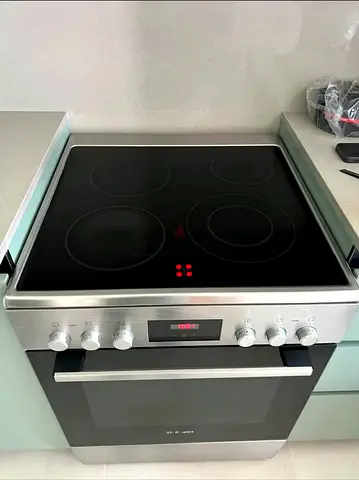 Bosch latest model electric cooker for sell 60by60cm 💯 good working