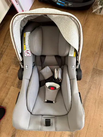 Light grey infant car seat - used, clean, good condition with base