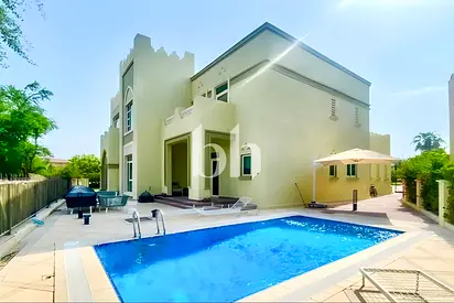 Lake Views | Upgraded | Open Plan | Vacant 1st May