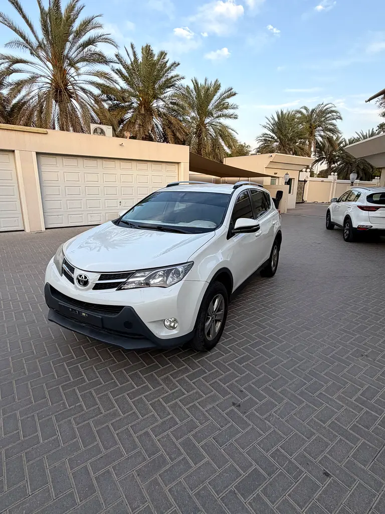 Toyota Rav 4 2015 — photo 1 of 4