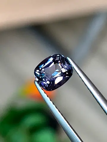 Loose spinel gemstone