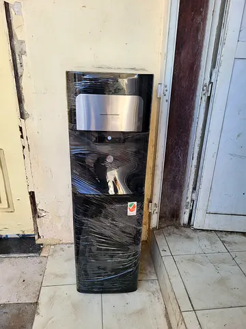 Bottom load water dispenser B