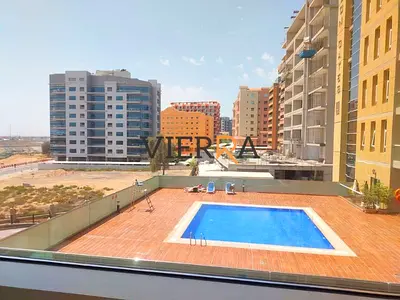 استوديو واسع | مسبح وإطلالة مفتوحة | جاهز للسكن