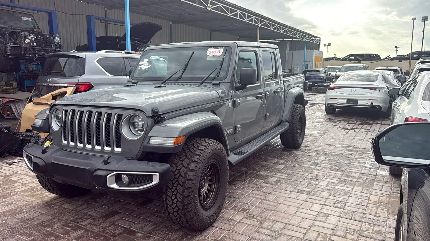 Jeep Gladiator 2022 — photo 1 of 8