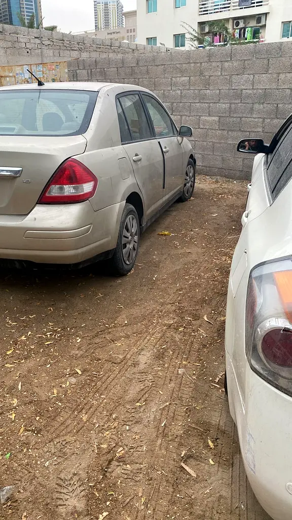 Nissan Tiida 2012 — photo 1 of 4