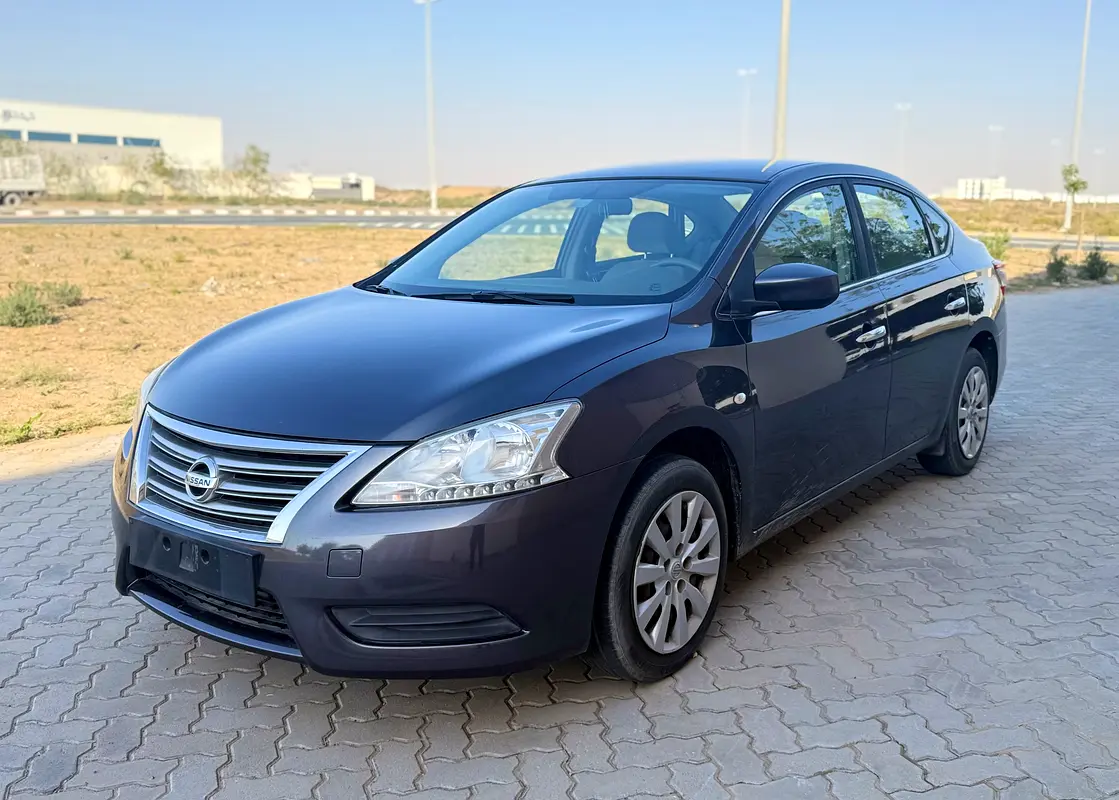 Nissan Sentra 2019 — photo 1 of 6
