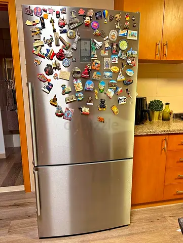 Free delivery Siemens iQ700 digital fridge bottom freezer like new condition