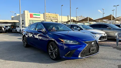 ES 350 F SPORT 2021 - American Specs like new with perfect condition