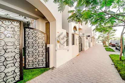 VACANT NOW - FULLY RENOVATED - NEAR TO EXIT