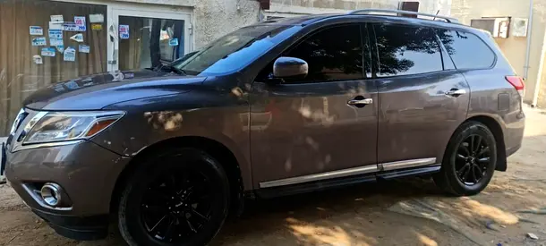 Nissan Pathfinder 2014 LE - American Specs