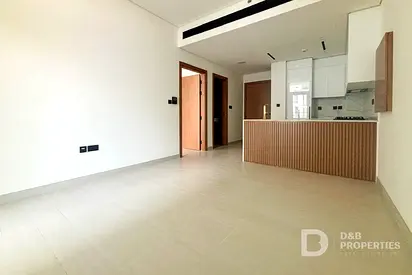 Pool and Villa Views | Flexible Cheques | Vacant