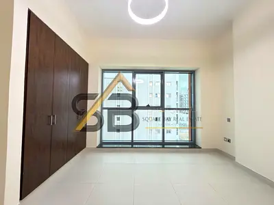 شقة فاخرة جاهزة للسكن مكونة من غرفتي نوم وصالة، مع جميع المرافق، بالقرب من محطة الإمارات.