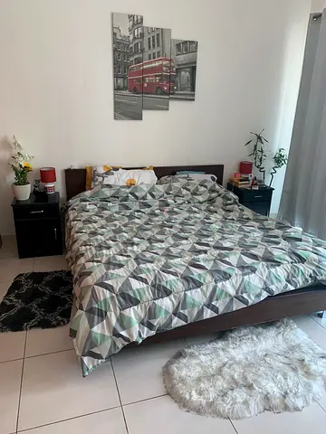 FULLY FURNISHED BEDROOM WITH ATTACHED BALCONY IN DUBAI MARINA WITH PARKING AVAILABLE
