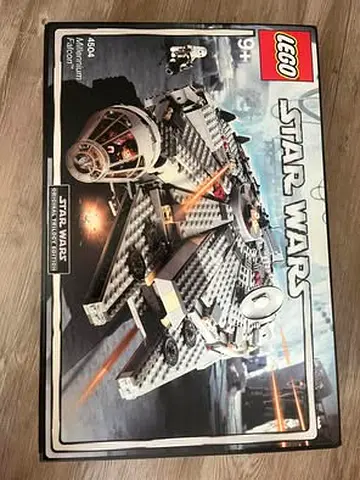 BARGAIN BRAND NEW RARE LEGO 4504 STAR WARS MILLENNIUM FALCON ORIGINAL TRILOGY EDITION