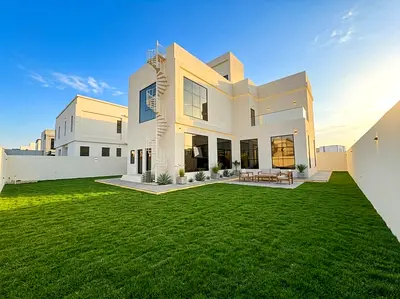 4BR VILLA | POOL | BALCONY | LIVING &amp; DINING