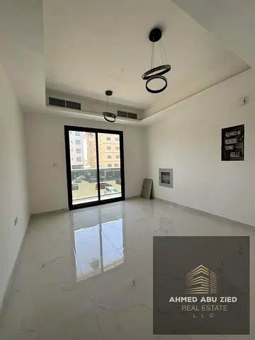 شهر مجاني | ارقي غرفه ماستر وصاله | بموقع متميز | 2 حمام | بلكون | خزائن بالحائط | تكييف مركزي | بتشطيبات سوبر ديلوكس | سهوله الوصول الي مخرج دبي