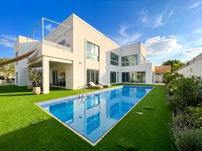 Luxury 5BR Villa | Majlis | Pool | Gym | Elevator