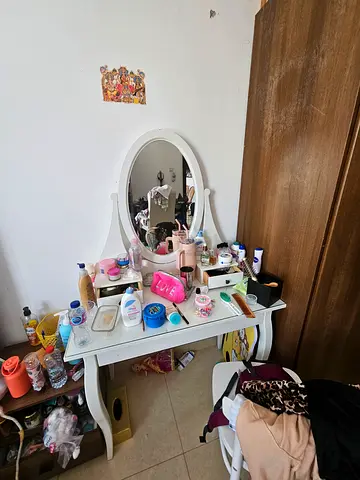 Dressing table