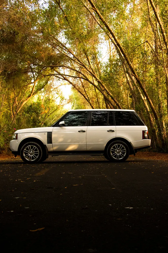 Land Rover Range Rover 2011 — photo 1 of 13