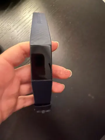 Fitbit Charge 4 + 3 Extra Straps
