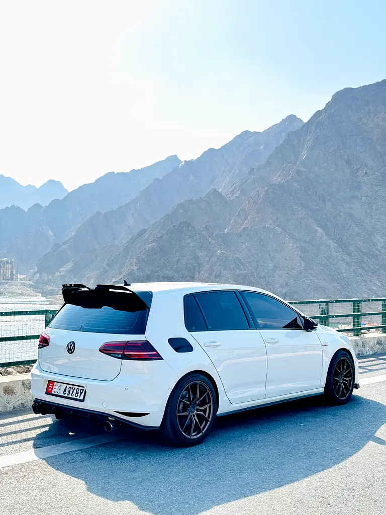 Volkswagen Golf 2015 — photo 1 of 9