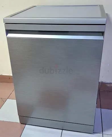 Samsung latest model dishwasher 3rick same like new condition With WiFi system