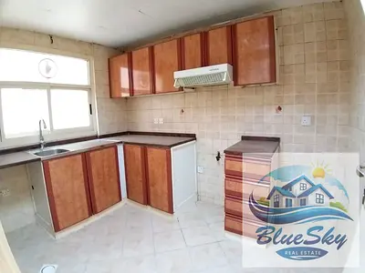 Super offer 2bhk with balcony wardrobe Near to king faisal road rent 36k