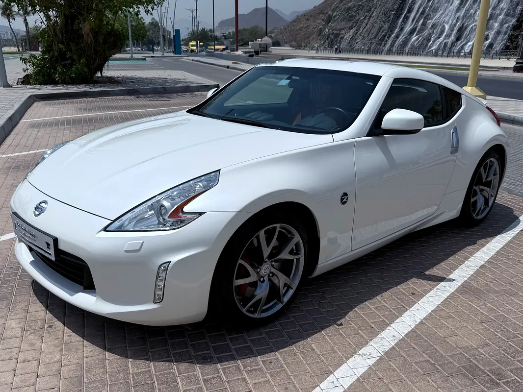Nissan 370z 2014 — photo 1 of 12