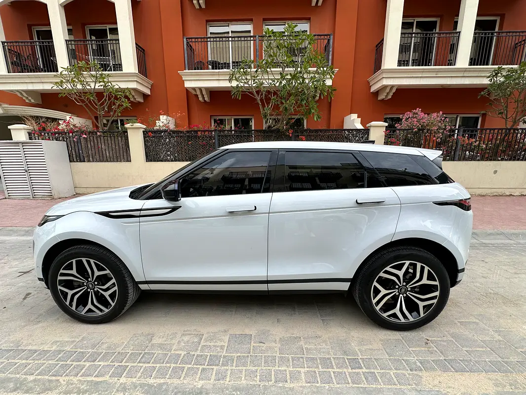 Land Rover Range Rover Evoque 2020 — photo 1 of 15