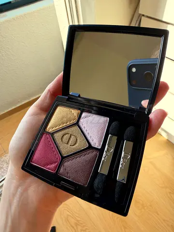 The Dior pallet 5 colors