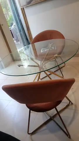 4 seater glass table from Homes r us with 2 chairs