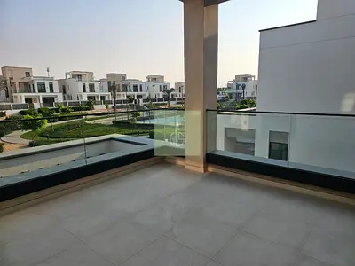 Park Facking | Vacant Now | Close to Amenities