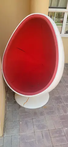Egg pod chair with red interior — used, some cracks on base and lining