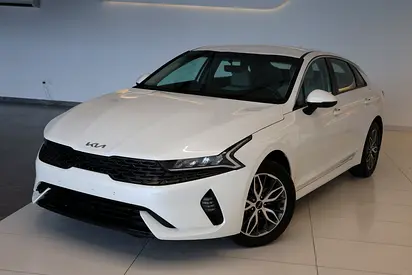 KIA K5 BASE - GCC SPECS - UNDER WARRANTY - FULL SERVICE HISTORY - ACCIDENT FREE - EXCELENT CONDITION