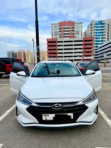 2019 HYUNDAI ELANTRA SEL – MINT CONDITION – LADY DRIVEN