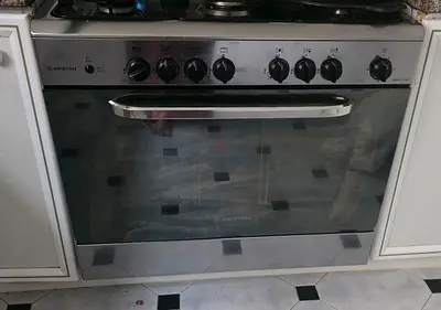 Ariston 5 burner Gas Range Oven in Great Condition