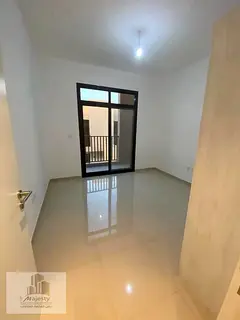 Villa for sale in Nasma, Sharjah, freehold at a competitive price, prime location, 3 rooms, and a pr