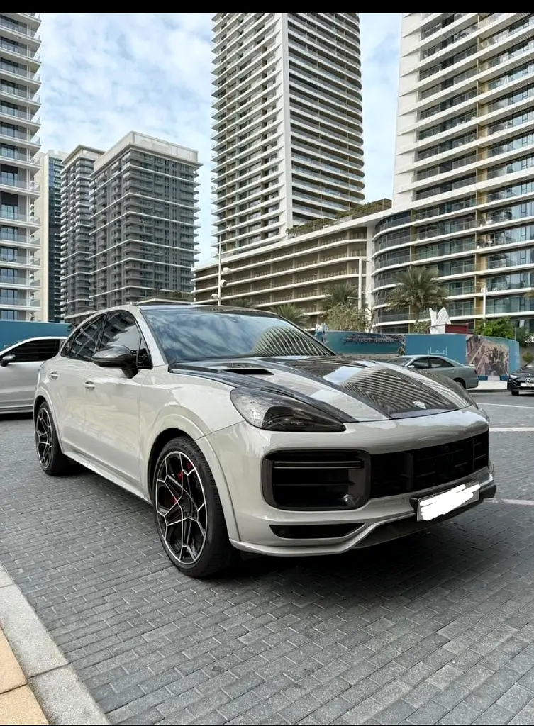 Porsche Cayenne 2022 — photo 1 of 6