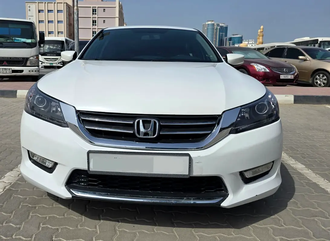 Honda Accord 2015 — photo 1 of 8