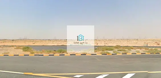 للبيع أرض سكنية في المالحة – الشارقة - موقع مميز على شارع 24