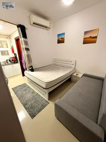 استوديو مفروش الشارقه البوطينه قريب من جميع الخدمات سهل المخرج لدبي السعر 2200 شامل الفواتير والغاز