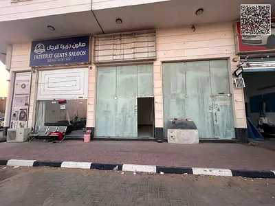 محل واسع 300 متر للإيجار بالروضة 1 موقع حيوي مناسب لجميع الأنشطة