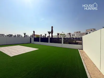 Right on the Park | Single Row | Landscaped