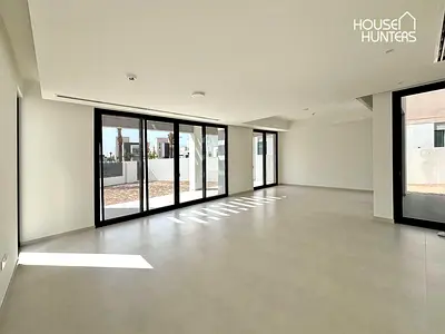Right on the Park | Single Row | Landscaped