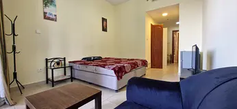 Master room available 2 mins away from ,Metro.